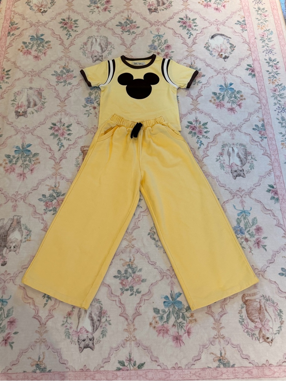 Zara Disney Yellow Two-Piece Outfit – T-Shirt & Wide-Leg Pants